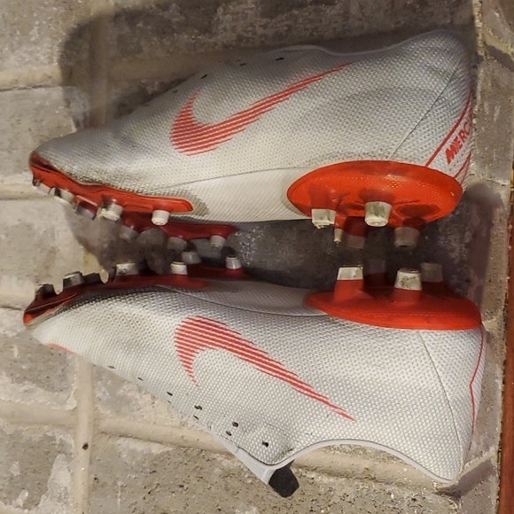 Nike Cleats size 6.5 no shoe strings - Picture 8 of 9